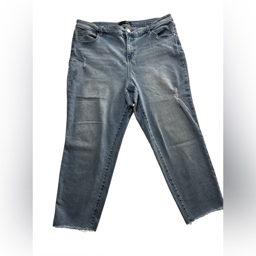 1822 Lightwash crop distressed jeans 18W